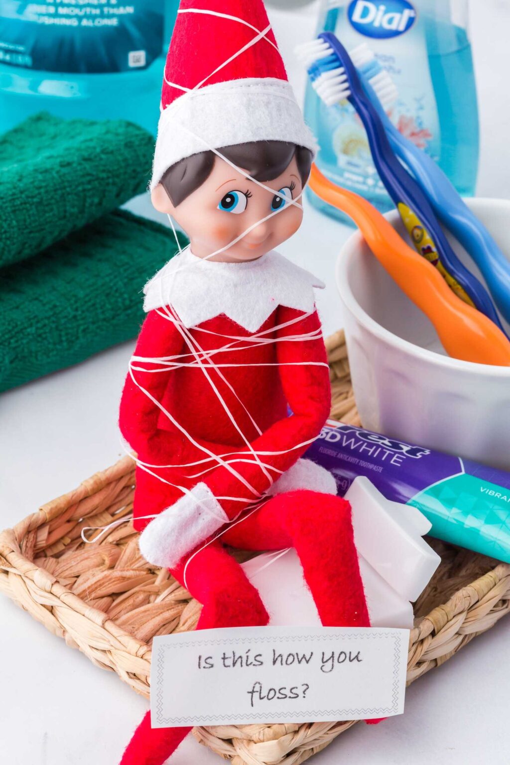 Over 20 Easy and Last Minute Elf on the Shelf Ideas for Lazy Parents ...
