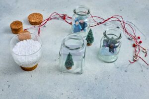 DIY Upcycled Jar Photo Snow Globe Decoration - A Magical, Memory-Filled ...